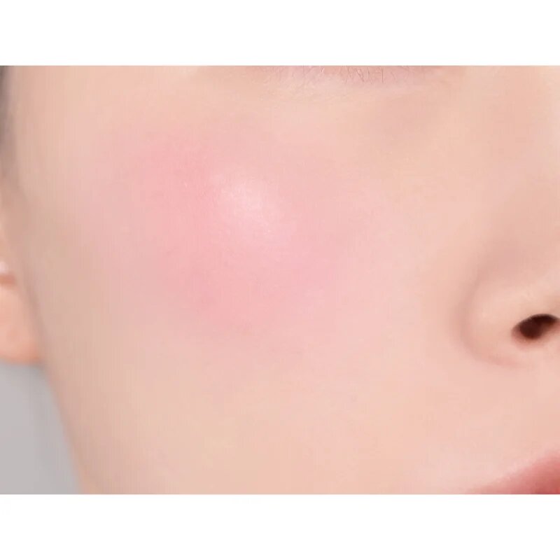 Banila Co. Romantic Blush multifunkcionális smink ajkakra és arcra a tökéletes küllemért árnyalat 02 Pink Some 3.7 g