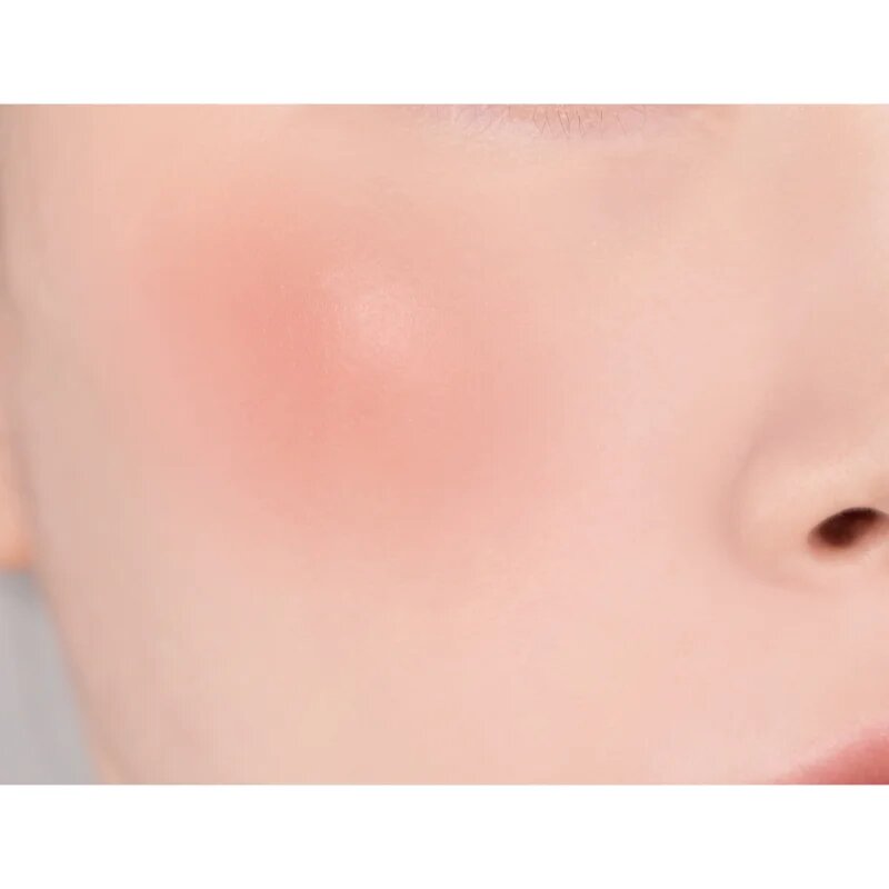 Banila Co. Romantic Blush multifunkcionális smink ajkakra és arcra a tökéletes küllemért árnyalat 15 Nutty 3.7 g