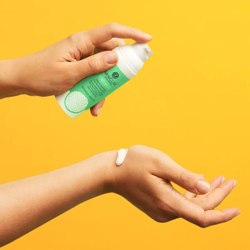 BasicLab Dermocosmetics Complementis gyengéd hidratáló emulzió zsíros és problémás bőrre 50 ml