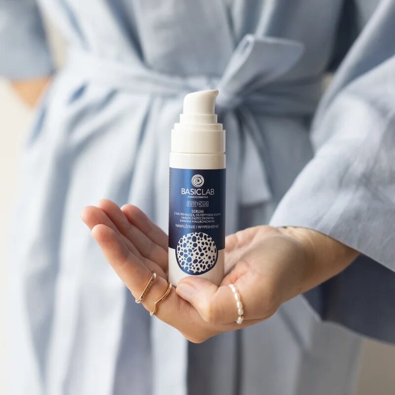 BasicLab Dermocosmetics Esteticus Ránctalanító és hidratáló szérum 30 ml