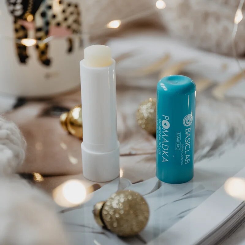 BasicLab Dermocosmetics Famillias tápláló szájbalzsam 4 g