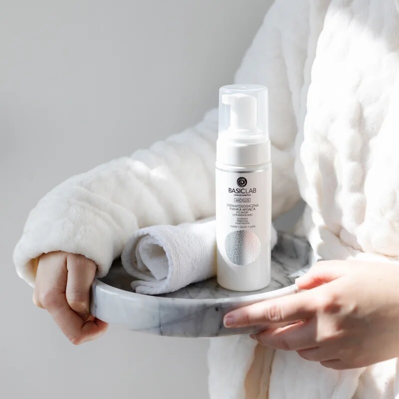 BasicLab Dermocosmetics Micellis finoman tisztító hab a nagyon érzékeny bőrre 150 ml