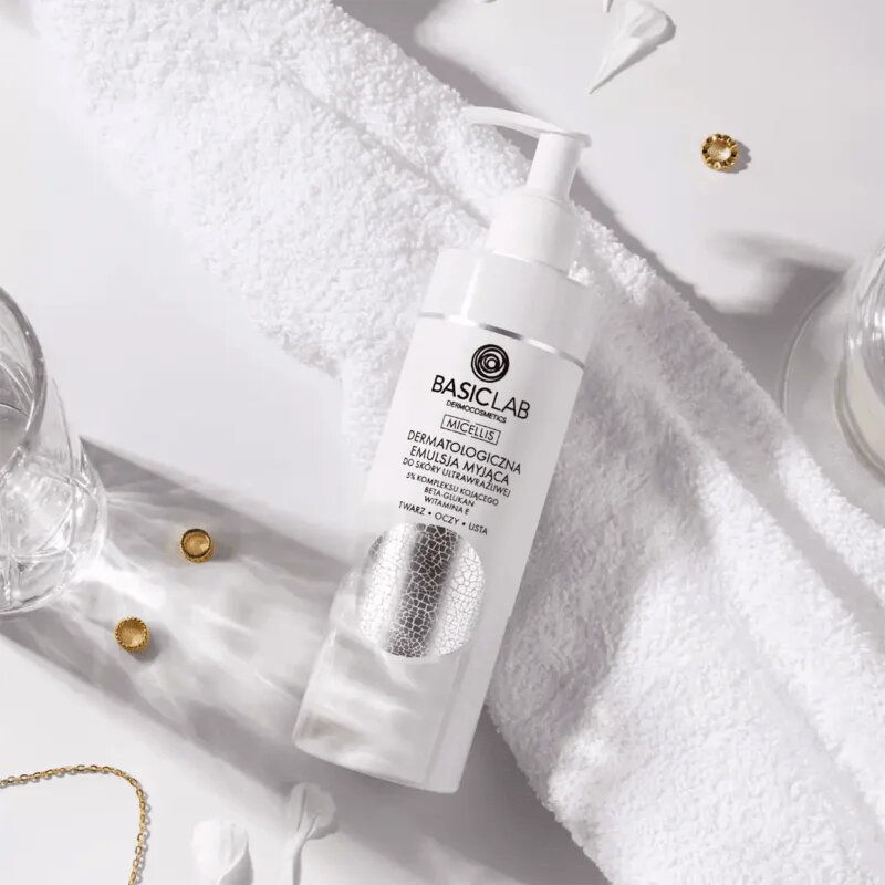 BasicLab Dermocosmetics Micellis gyengéd tisztító emulzió a nagyon érzékeny bőrre 300 ml
