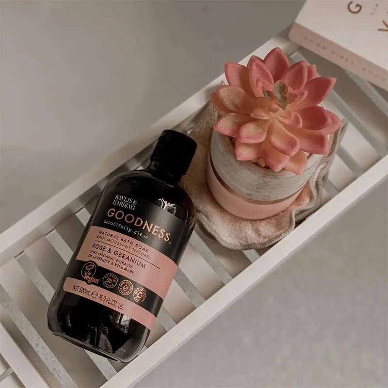 Baylis & Harding Goodness Rose & Geranium habfürdő virág illattal 500 ml