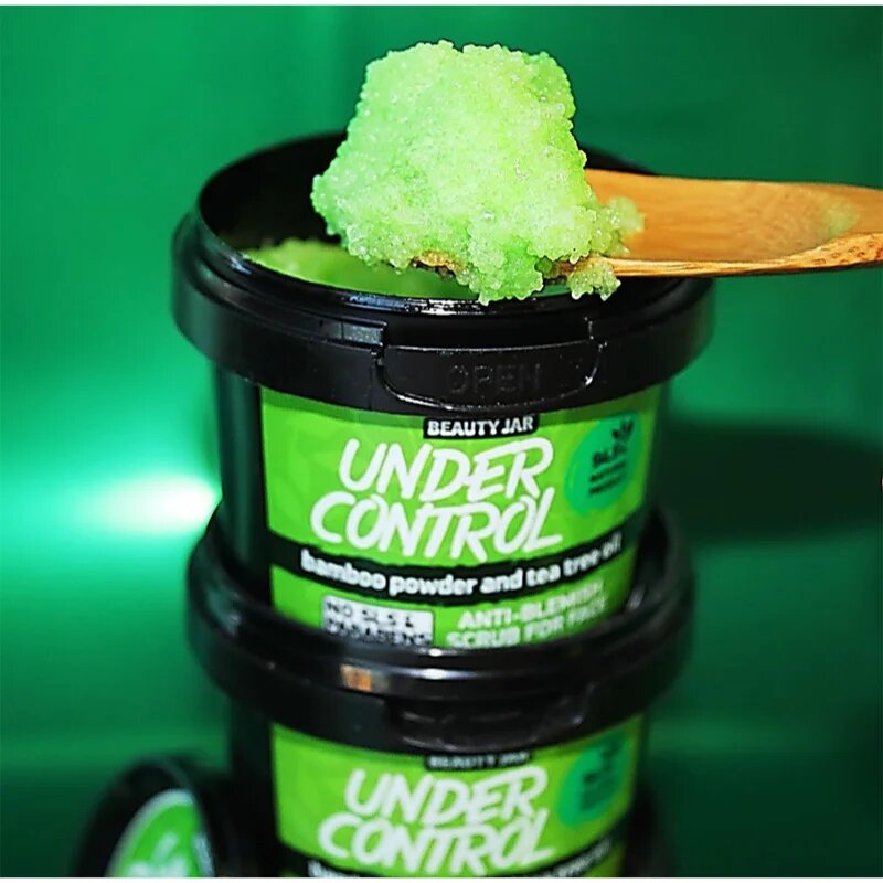 Beauty Jar Under Control tisztító peeling a problémás bőrre 120 g