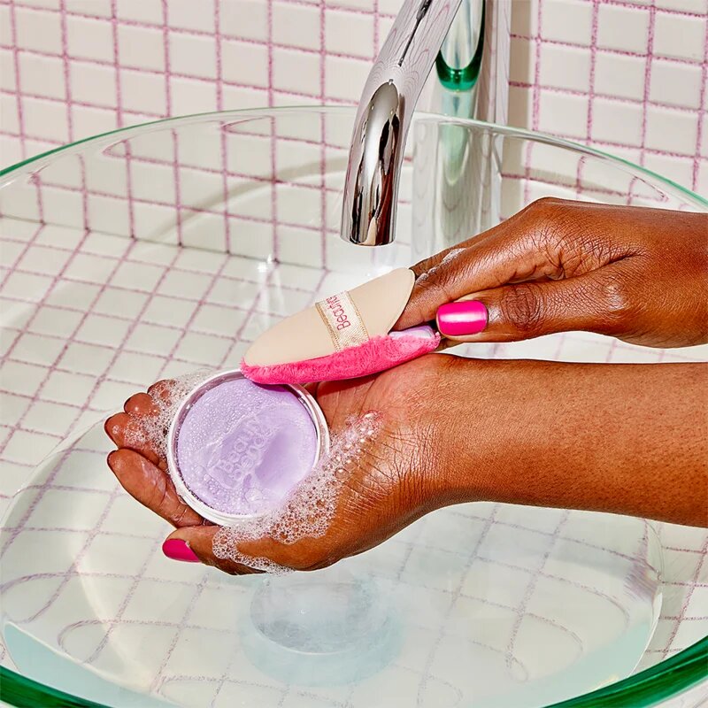 beautyblender® Tool Scrub Lavender szilárd ecset- és sminkszivacs tisztító 28.3 g