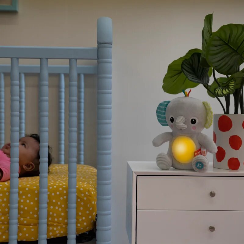 Bright Starts Hug-a-bye Baby™ plüss játék dallammal 0 m+ 1 db