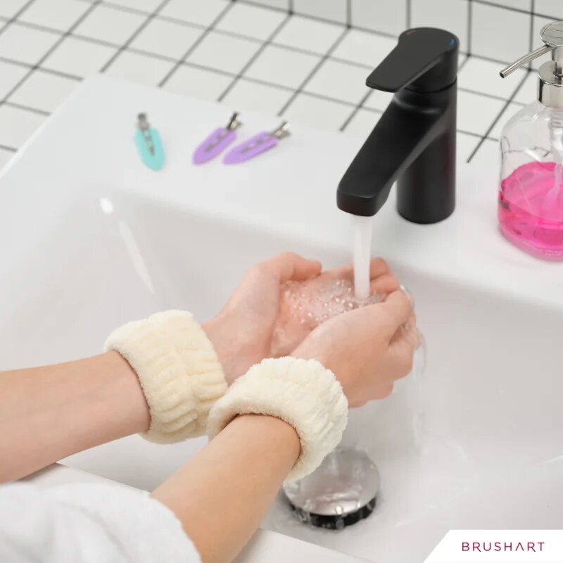 BrushArt Home Salon Wrist wash bands a víz arcmosás közbeni lefolyását megelőző karkötő Cream 2 db