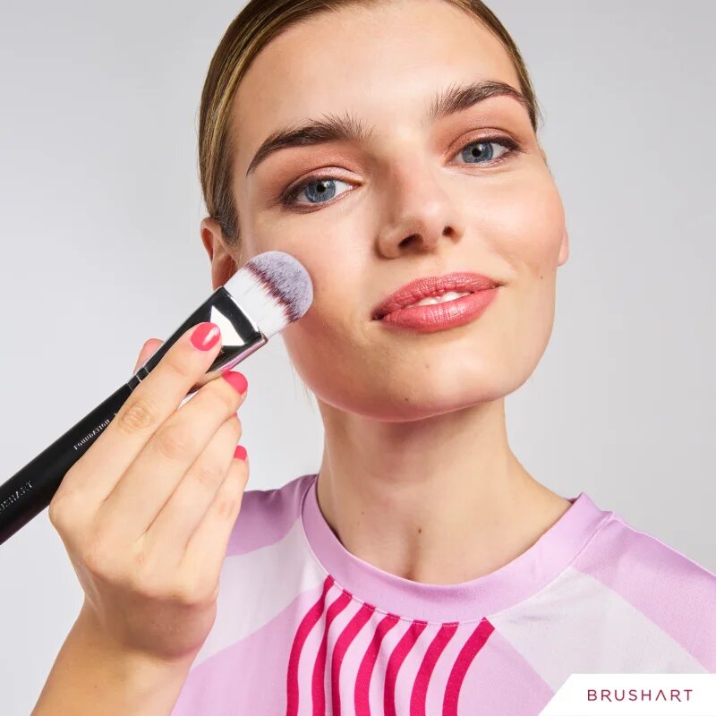 BrushArt Professional B1 Flat foundation brush ecset a folyékony make-up-ra B1 1 db