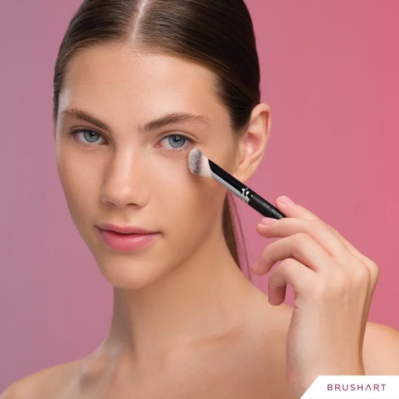 BrushArt Professional B12 Angled concealer brush korrektor ecset B12 1 db
