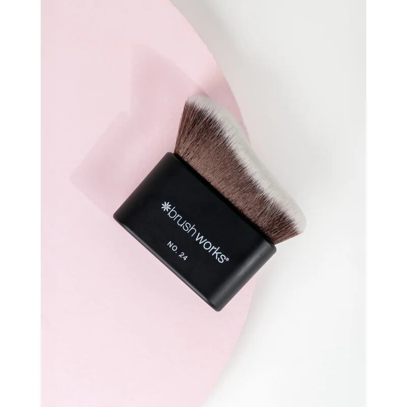 Brushworks Blending Face & Body Brush kabuki ecset testre és arcra típus NO. 24 1 db