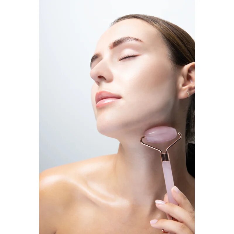 Brushworks Resin Rose Roller & Gua Sha arcápoló szett