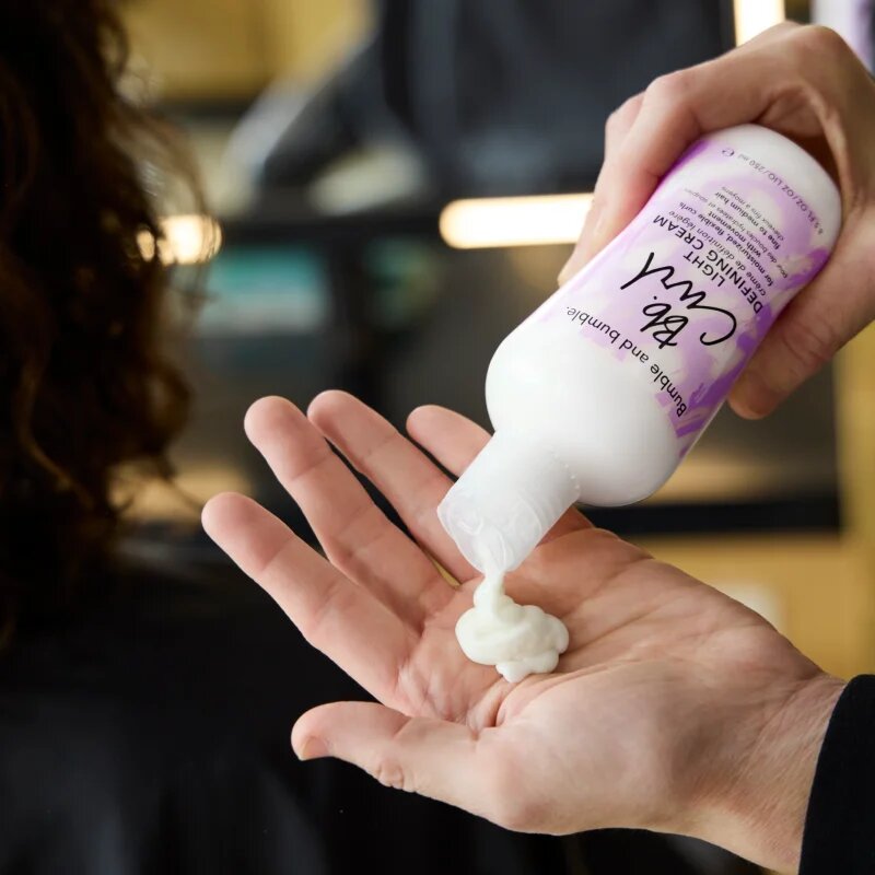 Bumble and Bumble Bb. Curl Light Defining Cream formázó krém a hullámok kiemelésére könnyű fixálás 250 ml