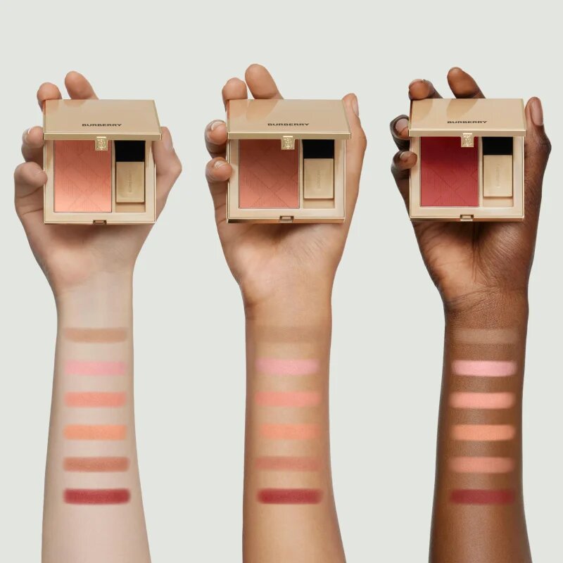 Burberry Beyond Wear Outdoor Blush púderes arcpír árnyalat 11 Sand Beige 9 g