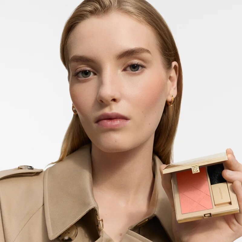 Burberry Beyond Wear Outdoor Blush púderes arcpír árnyalat 11 Sand Beige 9 g