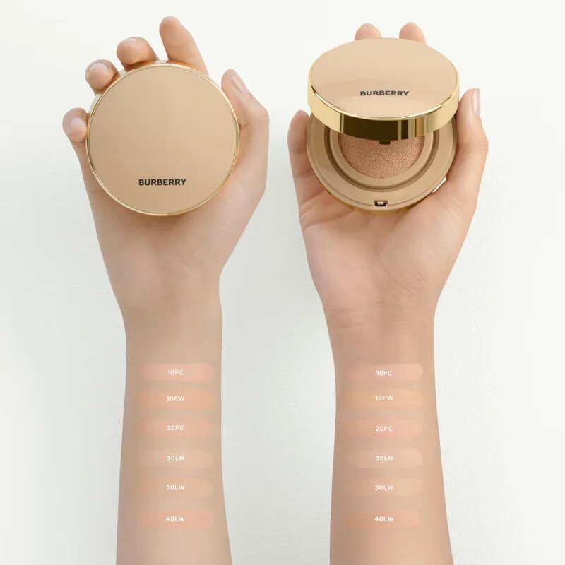 Burberry Beyond Wear Perfecting Matte Cushion tartós alapozó sminkszivaccsal SPF 15 árnyalat Fair Warm 10 14 g