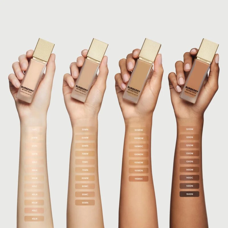 Burberry Beyond Wear Perfecting Matte Foundation mattító folyékony alapozó árnyalat Light Warm 040 30 ml