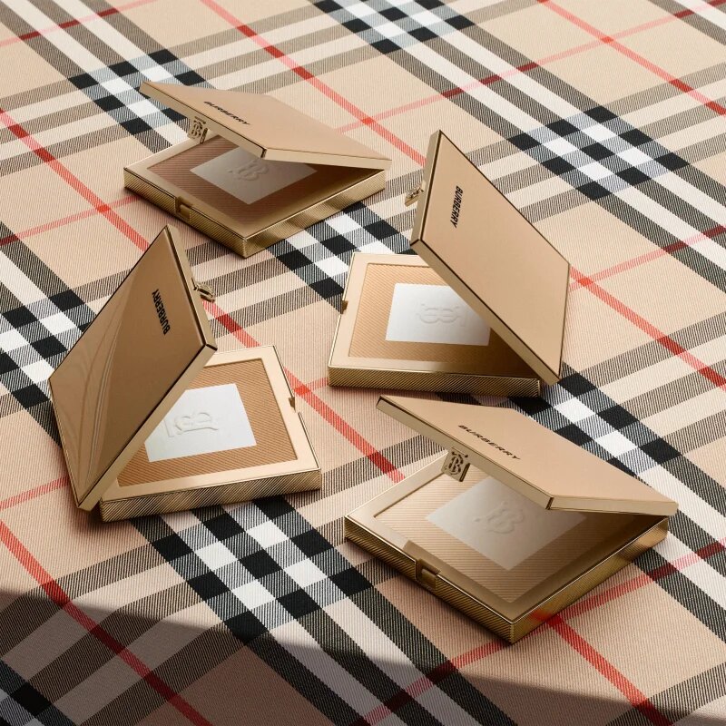 Burberry Beyond Wear Powder mattító púder kisimító hatással Fair 01 11 g