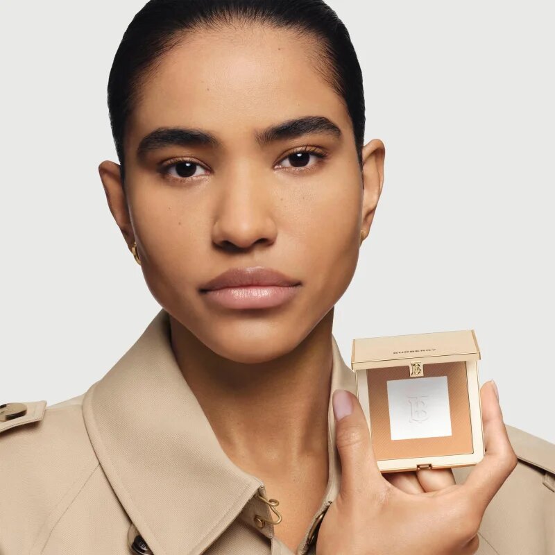 Burberry Beyond Wear Powder mattító púder kisimító hatással Medium Deep 03 11 g