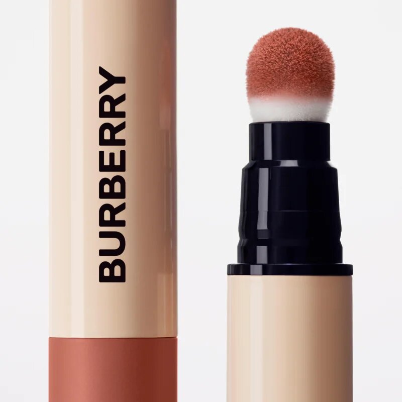 Burberry Brit Matte Veil hidratáló folyékony matt rúzs árnyalat Red Brick 656 3 ml
