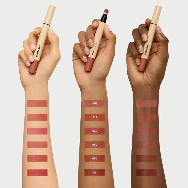 Burberry Brit Matte Veil hidratáló folyékony matt rúzs árnyalat Red Brick 656 3 ml