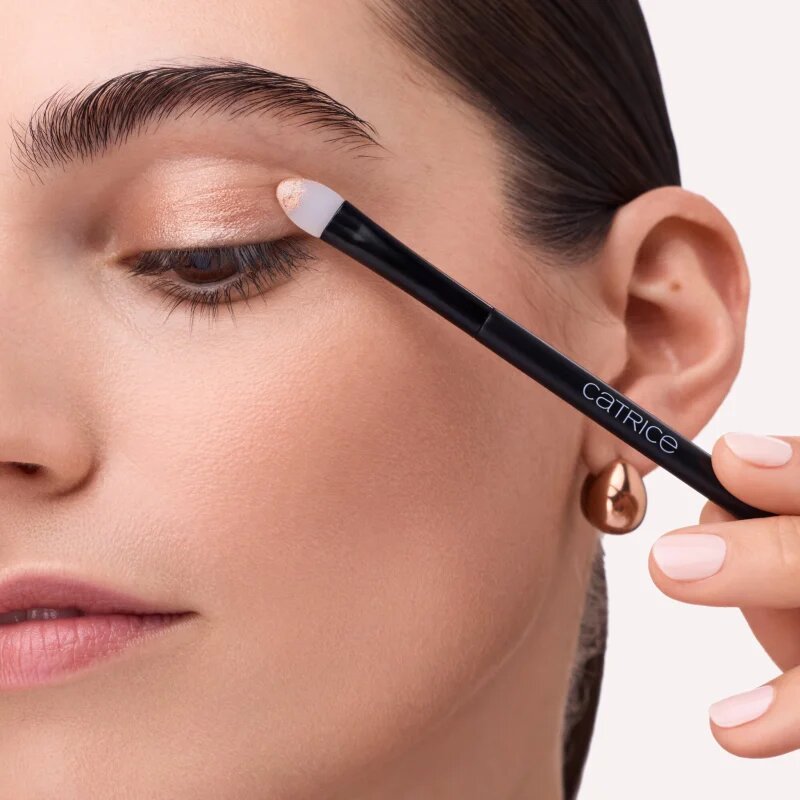 Catrice Effect Eyeshadow Duo Brush kétoldalas ecset a szemhéjfestékekre 1 db