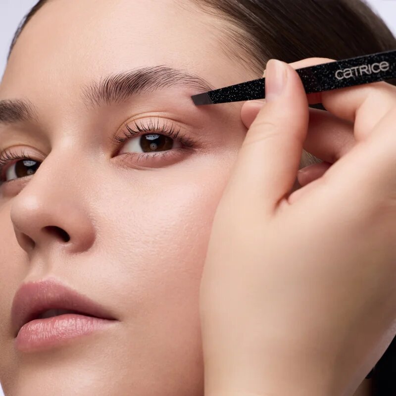 Catrice Magic Perfectors ferde végű szemöldökcsipesz 1 db