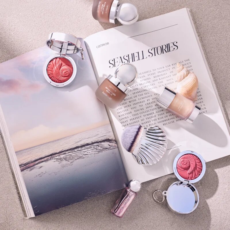 Catrice Seashell Stories highlighter arcra és testre árnyalat C01 Goldplay 30 g