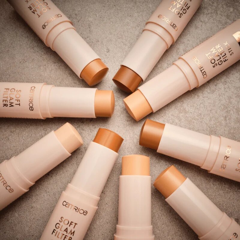 Catrice Soft Glam Filter Stick alapozó ceruzában árnyalat 020 Light - Medium 9 g