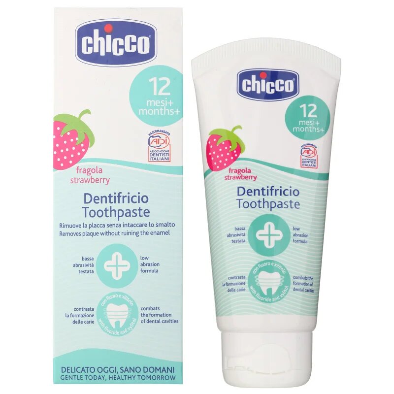 Chicco Oral Care Toothpaste fogkrém gyermekeknek íz Strawberry 12 m+ 50 ml