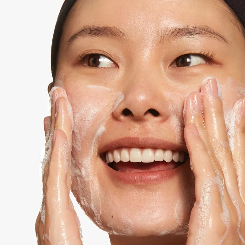 Clinique All About Clean™ 2-in-1 Cleansing + Exfoliating Jelly hámlasztó tisztító gél 150 ml