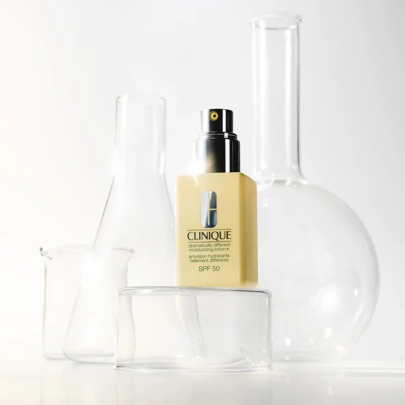 Clinique Dramatically Different™ Moisturizing Lotion SPF50 hidratáló arckrém SPF 50 50 ml