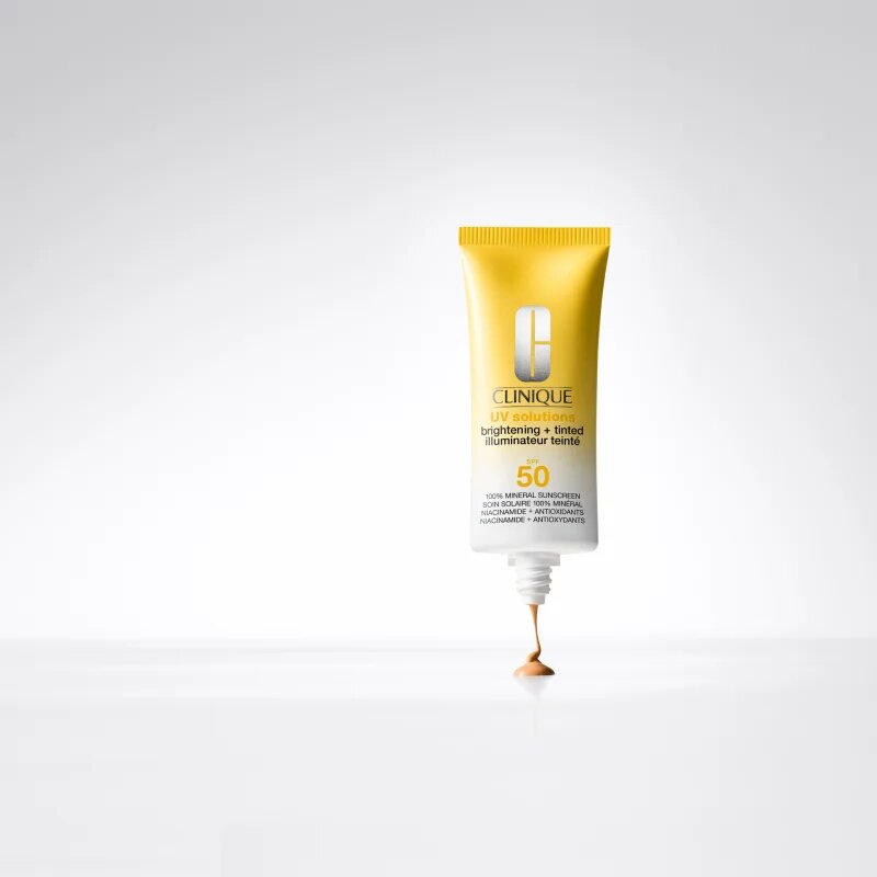 Clinique Sun UV Solutions Brightening Tinted Sunscream SPF50 bőrvilágosító tonizáló krém árnyalat Medium 40 ml