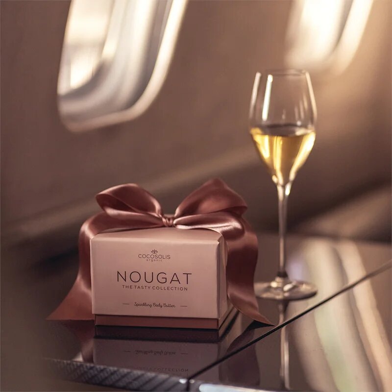 COCOSOLIS NOUGAT bársonyos vaj a testre élénk és hidratált bőr csillámporral 250 ml