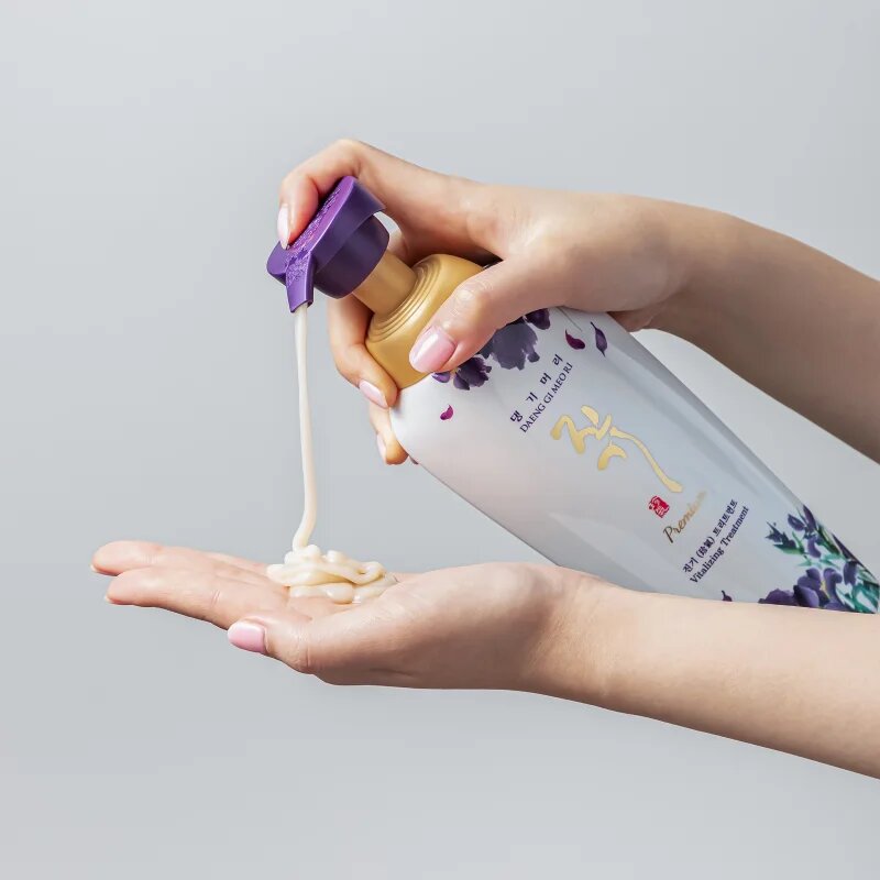 DAENG GI MEO RI Vitalizing Premium Treatment revitalizáló kondicionáló a fénylő és selymes hajért 500 ml