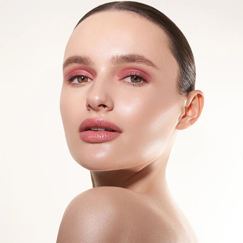 Danessa Myricks Beauty Colorfix Mattes multifunkcionális smink a szemre az ajkakra és az arcra árnyalat Latte 10 ml