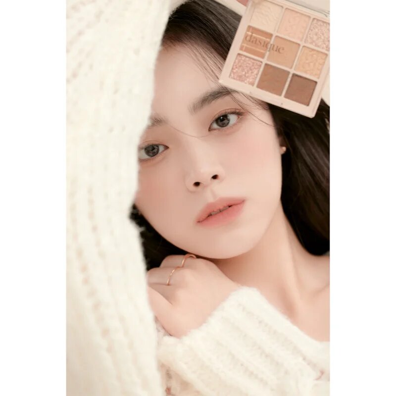 Dasique Eye Shadow Palette szemhéjfesték paletta árnyalat 15 Beige Knit 7 g