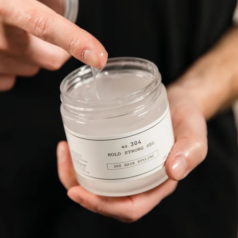 Depot 300 HAIR STYLING NO. 304 HOLD STRONG GEL vizes hatású hajzselé 200 ml