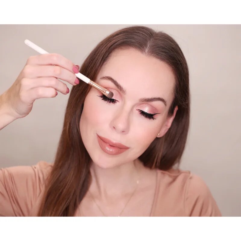 Dermacol Accessories Master Brush by PetraLovelyHair ecset a szemhéjfesték applikálására D74 Rose Gold 1 db