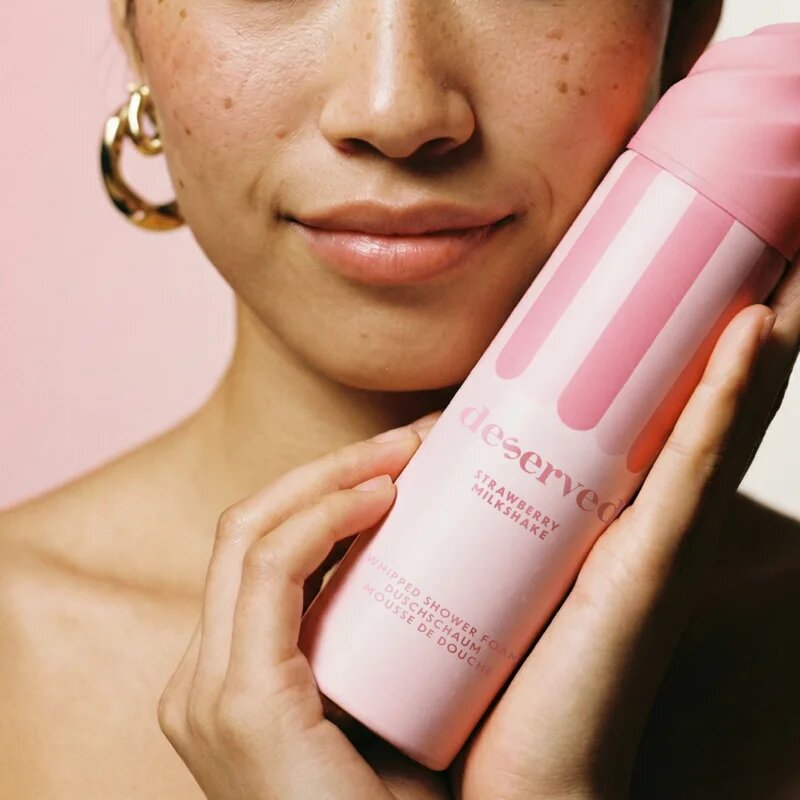 DESERVED Whipped Shower Foam Strawberry Milkshake tusoló hab testre 250 ml