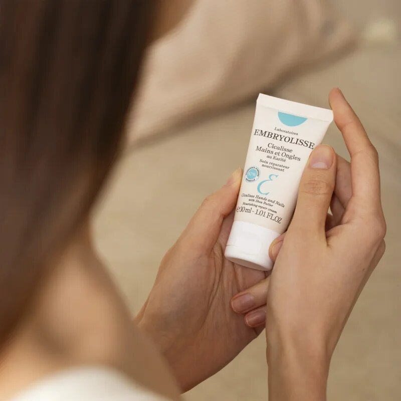 Embryolisse MOISTURIZATION AND REGENERATION lágyító és tápláló krém kézre 30 ml