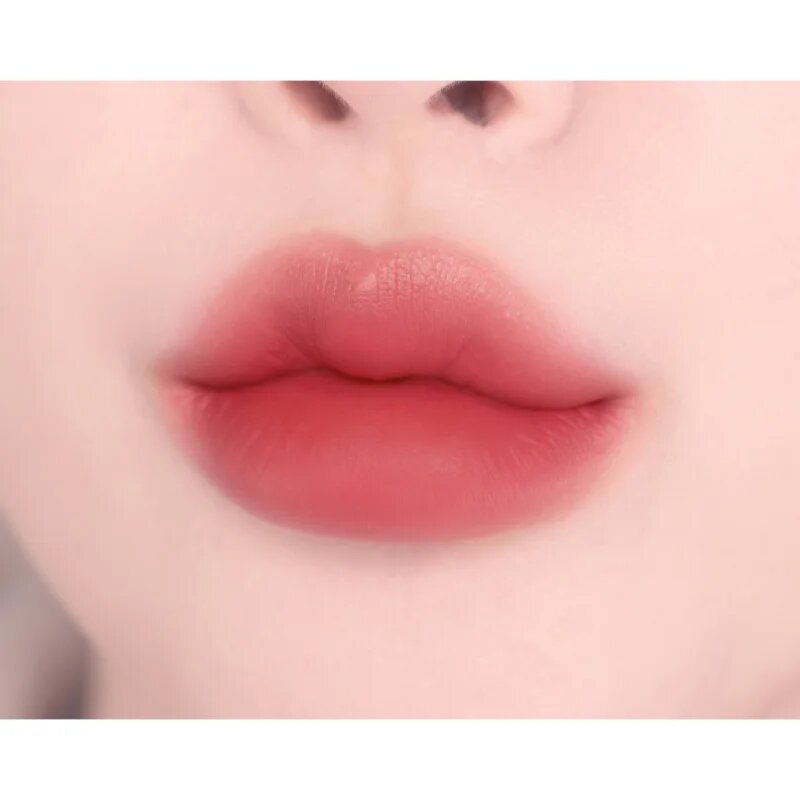 espoir Couture Lip Tint Blur Velvet matt folyékony állagú ajakrúzs árnyalat 05 Serenade 5.5 g