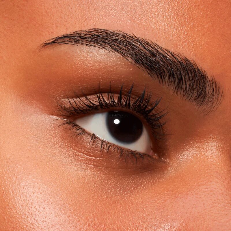 essence All Eyes on Me dúsító göndörítő szempillaspirál mely szétválasztja a pillákat árnyalat 01 Black 8 ml