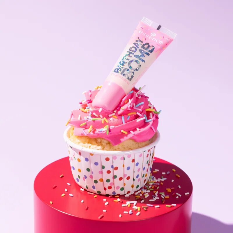 essence Birthday Bomb átlátszó szájfény a csillogó fényért árnyalat 01 Cake My Day! 10 ml