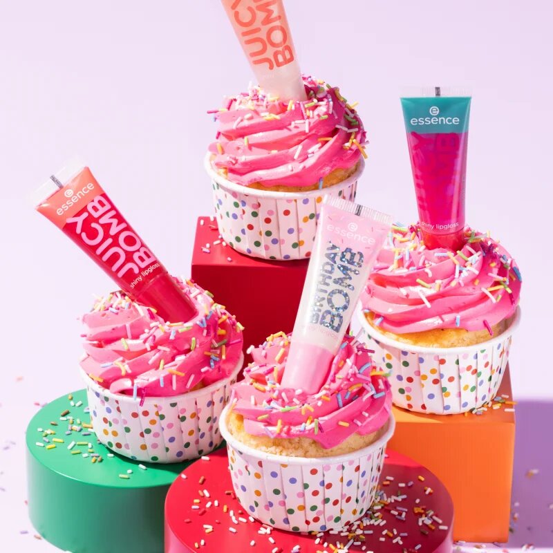 essence Birthday Bomb átlátszó szájfény a csillogó fényért árnyalat 01 Cake My Day! 10 ml