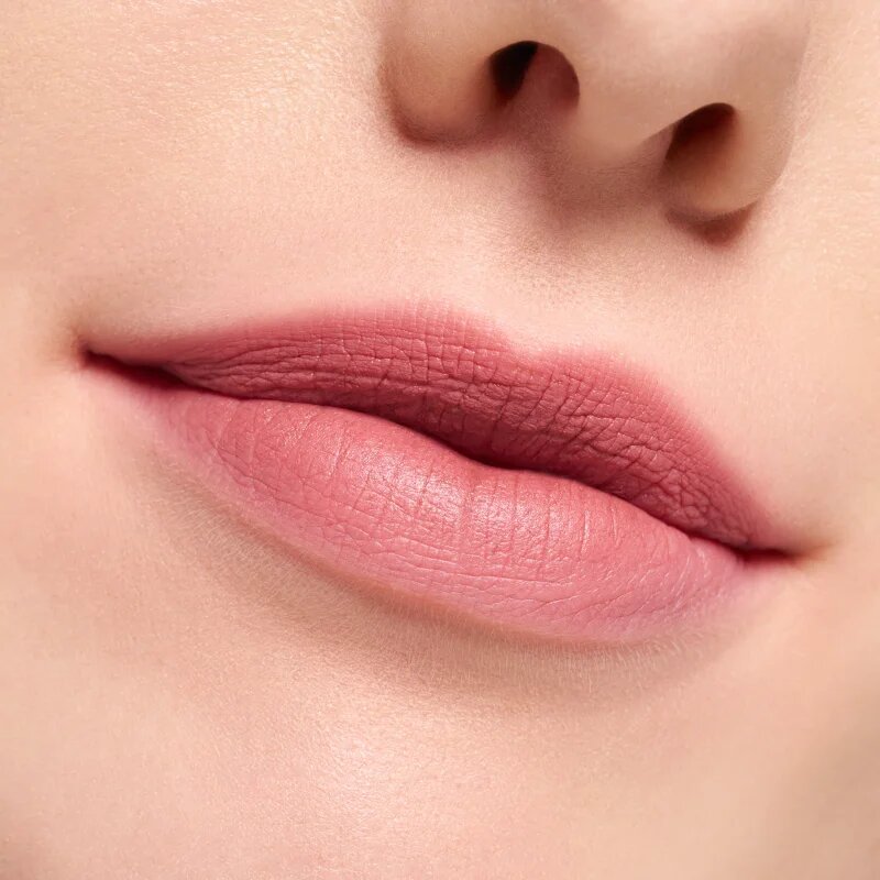 essence Blur Soufflé mattító folyékony rúzs árnyalat 09 Ghost Typing 3.6 ml