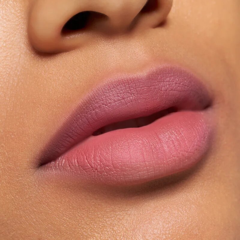 essence Blur Soufflé mattító folyékony rúzs árnyalat 09 Ghost Typing 3.6 ml