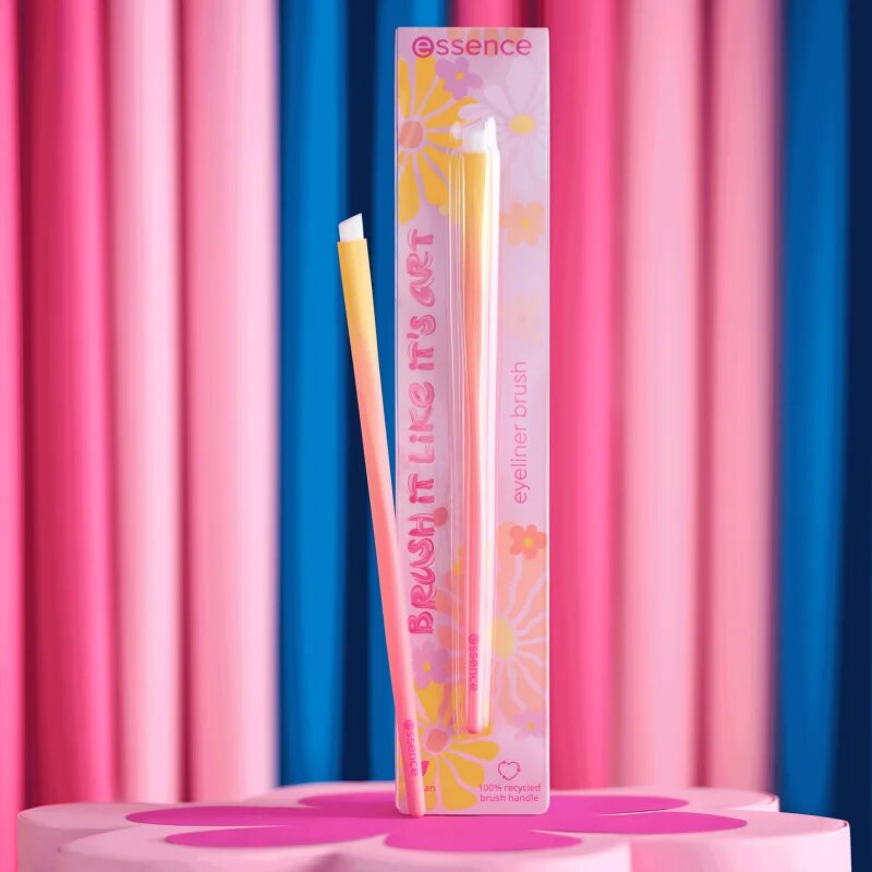 essence BRUSH IT LIKE IT'S ART eyeliner brush ferde szemhéjfesték ecset 01 Just Wing It Like It's Art 1 db