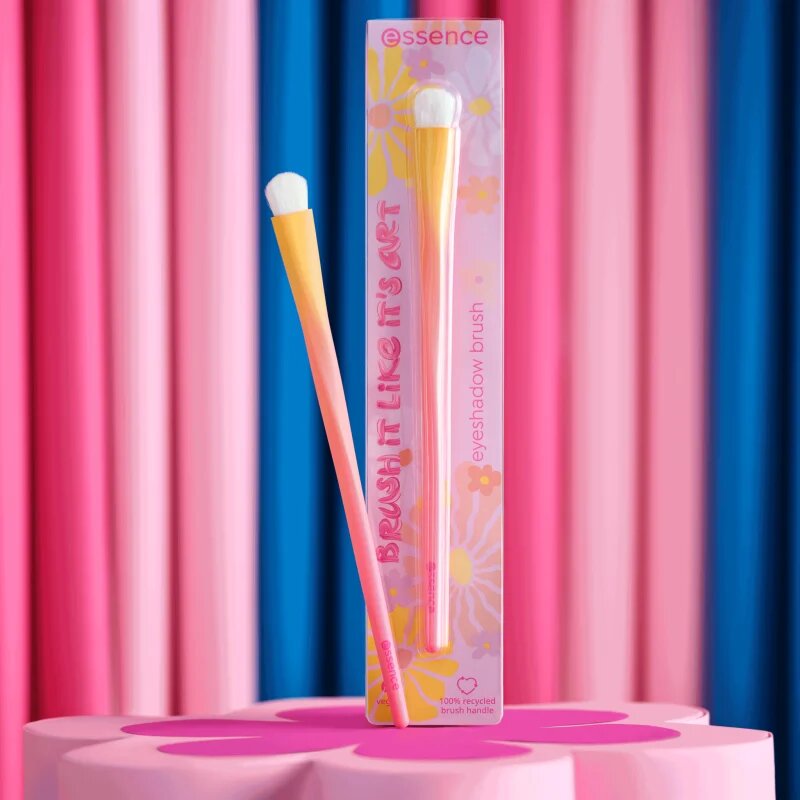 essence BRUSH IT LIKE IT'S ART eyeshadow brush ecset az alap szemhéjfestékekre 01 Throwing A Little Color 1 db