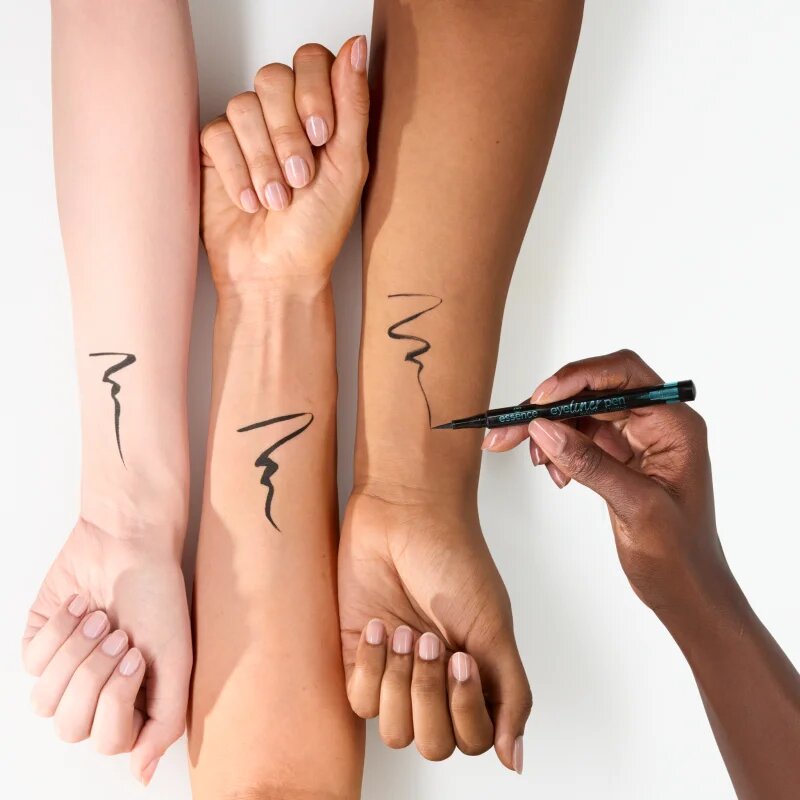 essence Eyeliner Pen Szemceruza a hosszan tartó hatásért 1.2 ml